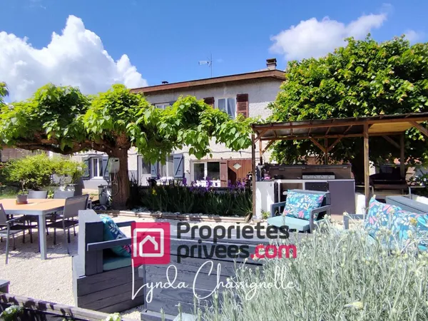 Maison à Vougy - Belle maison rénovée avec le charme de l'ancien - 185 m² - 5 chambres