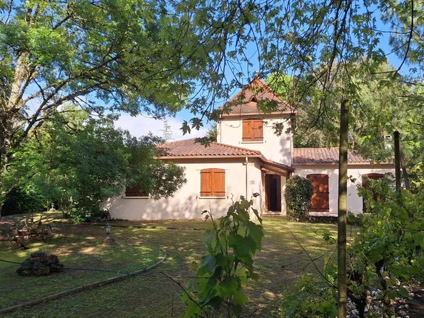 SECTEUR LALINDE TRÃ‰S BELLE MAISON DE 138 MÂ² SH DE PLAIN-PIED SIT
