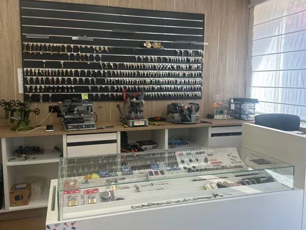 à vendre - cordonnerie / serrurerie