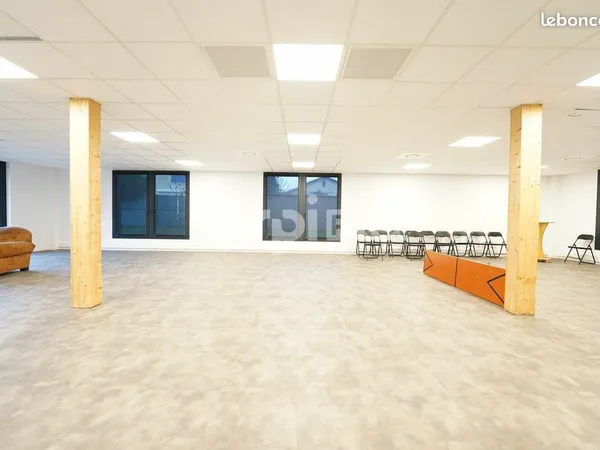 Bureau 163 m²