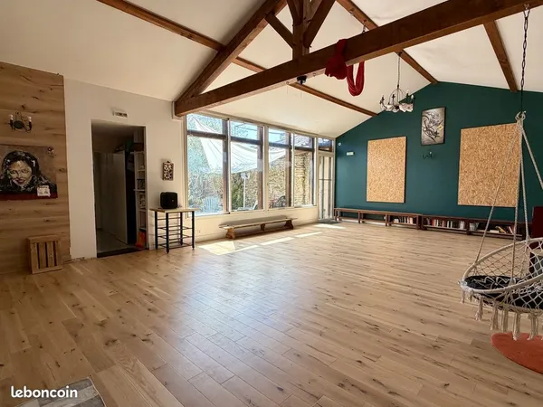 Maison 8 pièces 318 m²
