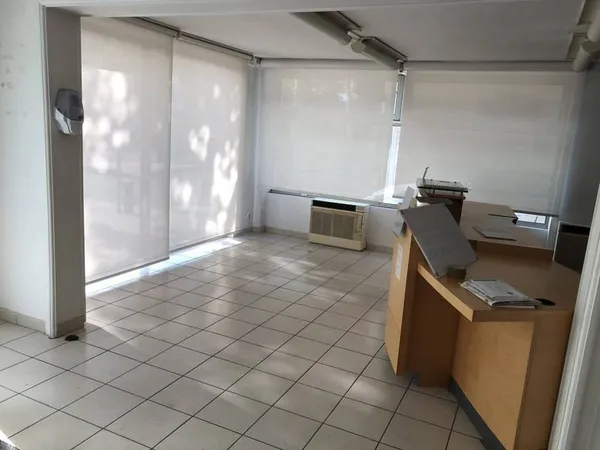 Local commercial 130 m²