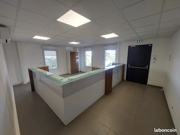 Bureaux 320 m² dont 90m2 d'entrepôt - 2 850 HT HC