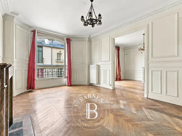Off market - Paris 5 - Arbalète - 5ème étage - Lumineux - Deux chambres.