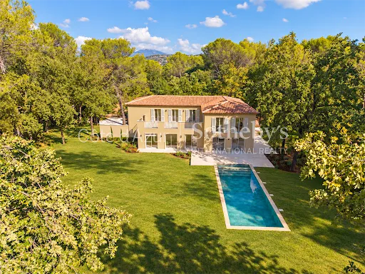 Villa 10 pièces 490 m²