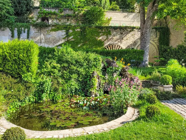 Maison 7 pièces 240 m²