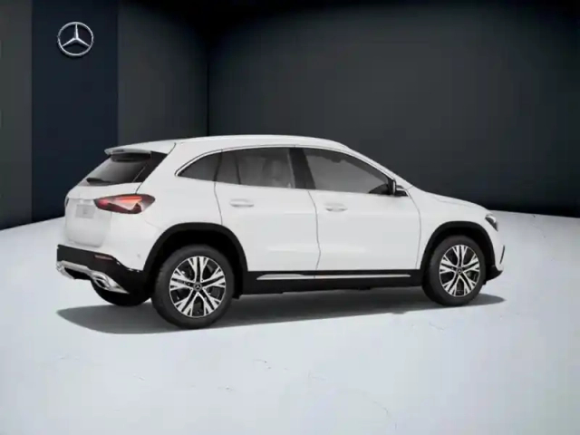 Mercedes Gla 180 progressive line — photo 19