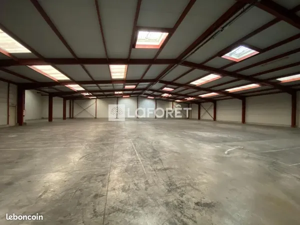 Local industriel 5 975 m²