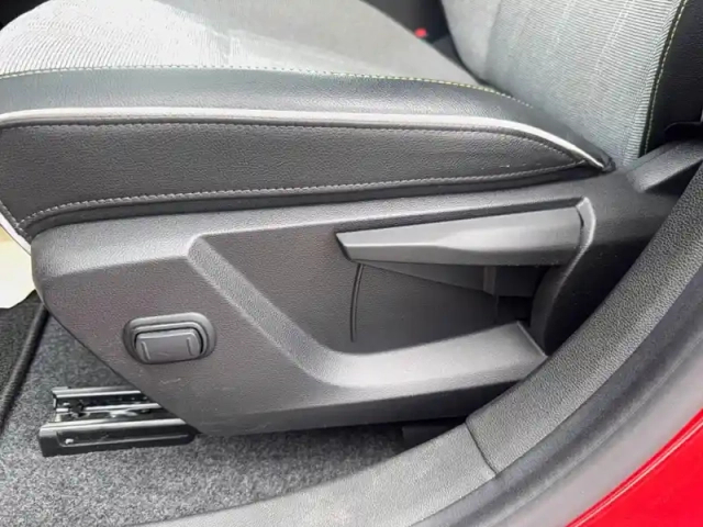 Renault Megane e-tech ev40 130ch standard charge — photo 26