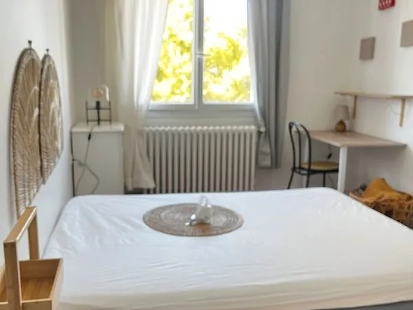 Chambre meublée