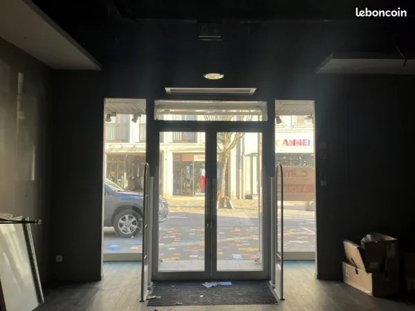 Local commercial 270 m²