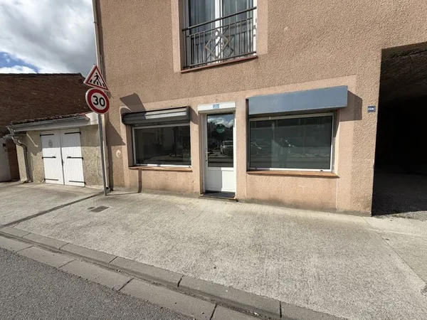 LEGUEVIN CENTRE VILLE : Local commercial / professionnel 3 pièces de 47 M2