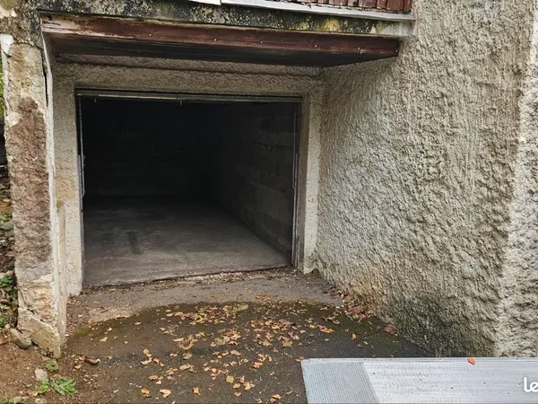 Loue garage 15m² pour voiture ou entrepôt de stockage 33m³