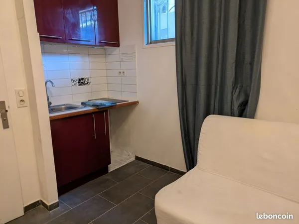 Studio meublé 10 M2 proche RER A