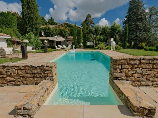 Vends Authentique maison de vignerons environ 260m2 sur un terrain plat de 2325m2 Poleymieux-au-Mont