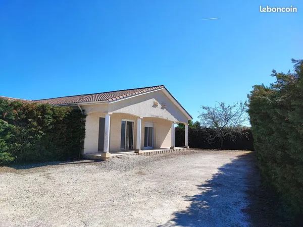 Maison de plain-pied à proximité du centre Leclerc