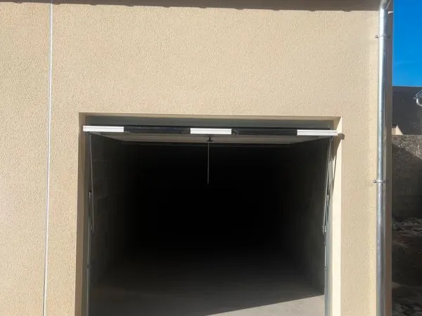 Garage /box fermé à louer. Surface 17m²