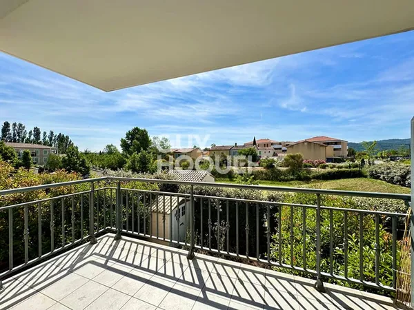 CHARMANT T2 AVEC BALCON ET PARKING