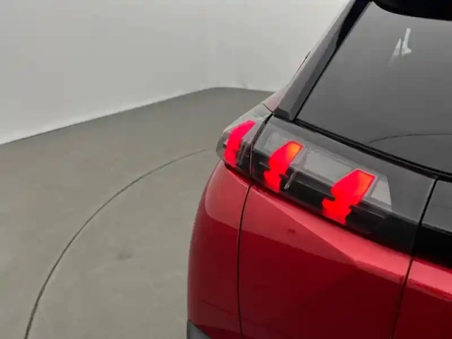 Peugeot 2008 puretech 130 s&amp;s eat8 — photo 17