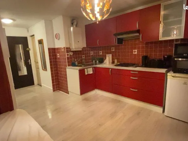 PARTICULIER Studio meuble renove piscine tennis plage a 350 m
