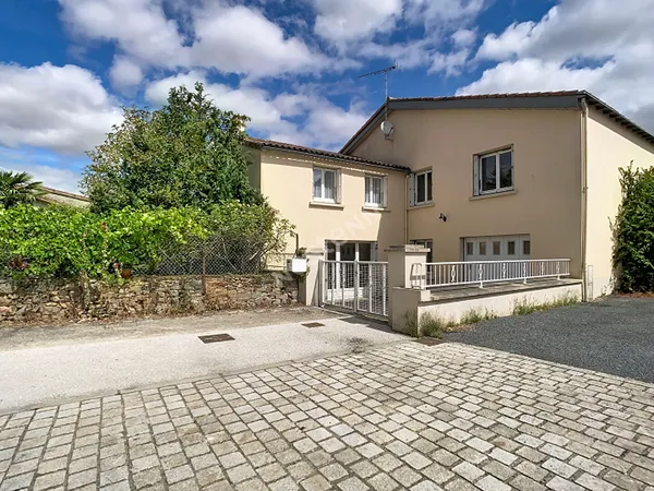 Maison Montfaucon Montigne 5 pièce(s) 123 m2
