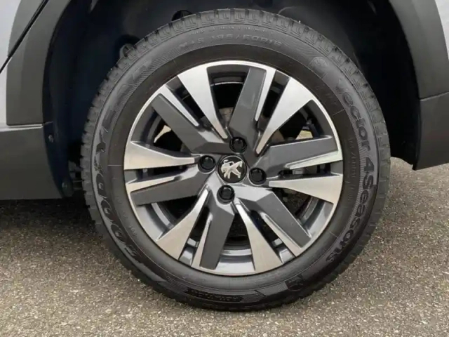 Peugeot 2008 1.2 puretech 130ch e6.c allure business s&amp;s eat6 6cv — photo 4