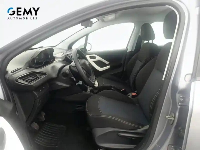 Peugeot 208 puretech 68ch bvm5 — photo 9