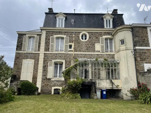 Maison 9 pièces 222 m²