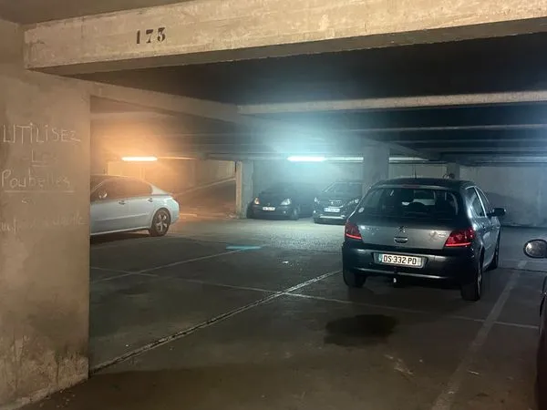 Location place de parking souterrain et sécurisée dans résidence