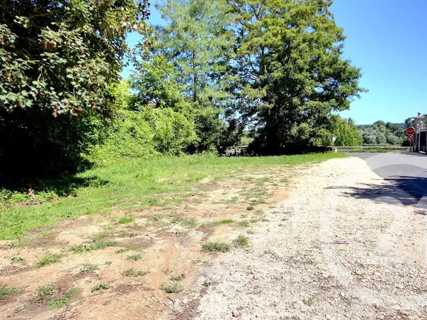 Terrain 572 m²