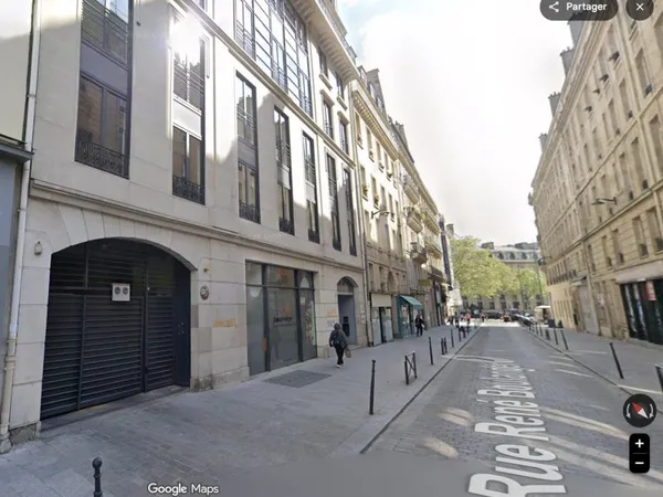 Parking sécurisé - 1 ou 2 places contiguës - République