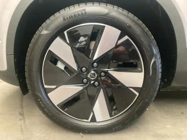 Volvo Ex40 single extended range 252ch ultra — photo 3