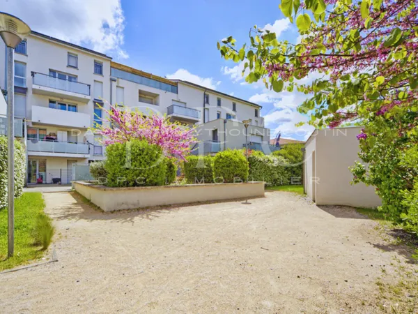 LALANDE- APPARTEMENT T3- DERNIER ETAGE- PARKING SOUS SOL