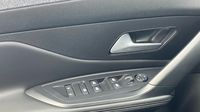 Peugeot 308 1.2 PureTech 130ch S&S Allure Pack — photo 18