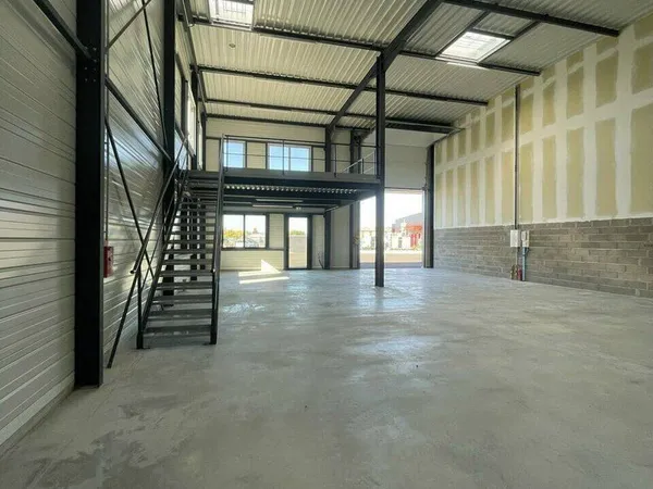 Local d'activité 223 m²