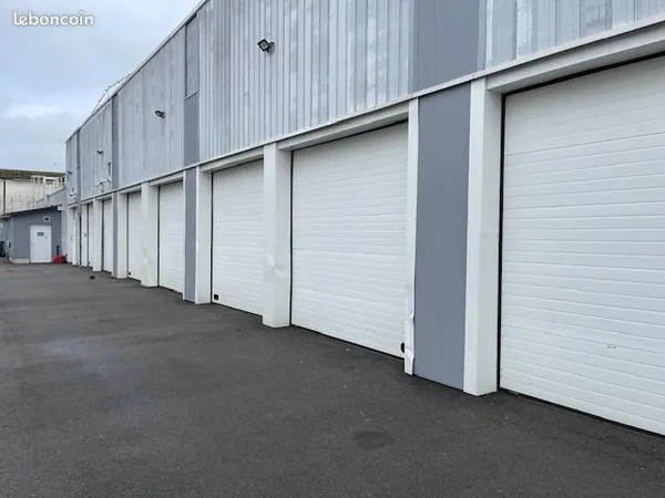 Local industriel 2 500 m²