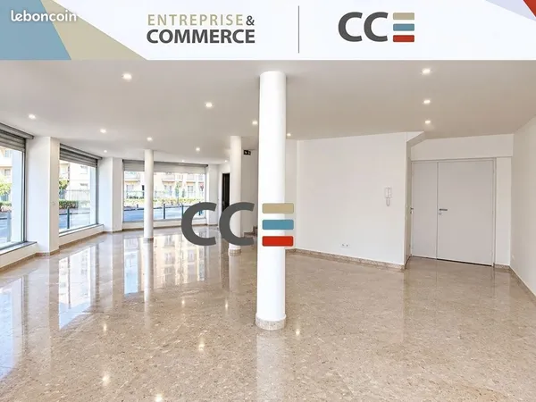 Local commercial 230 m² SAINT LAURENT DU VAR