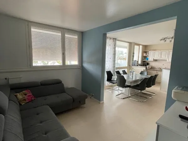 Appartement T3 meublé 75,6 m² - Le Mans, avenue Bollée - 9e étage avec vue dégagée
