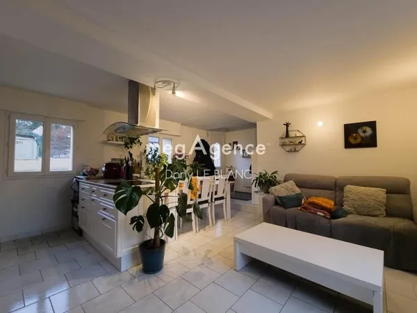 Ensemble immobilier - 4 appartements + maison + grange