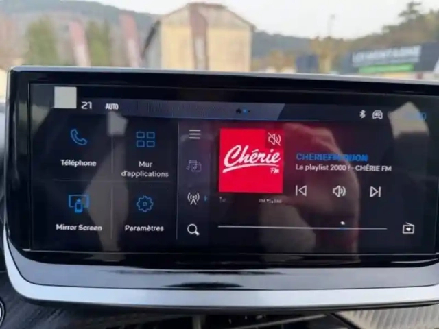 Peugeot 2008 hybrid 145 e-dcs6 — photo 41