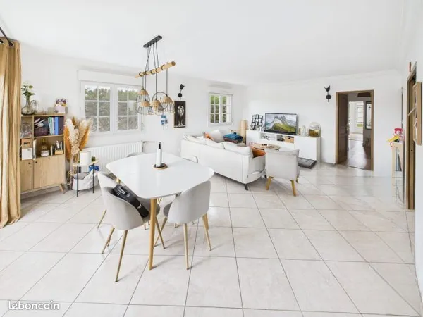 Belle maison familiale avec grands espaces extérieurs, atelier et jardin sans vis-à-vis