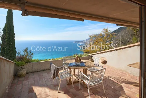 Villa 7 pièces 300 m²