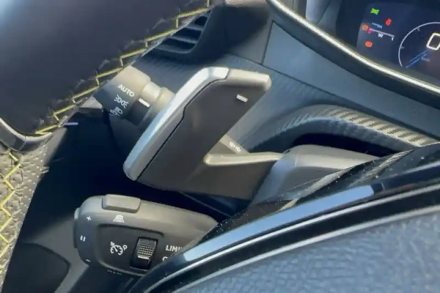 Peugeot 208 hybrid 100 e-dcs6 — photo 23