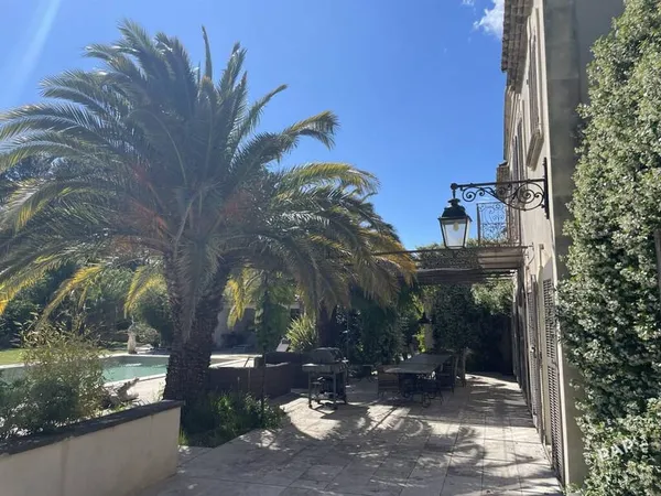 Maison 9 pièces 300 m²