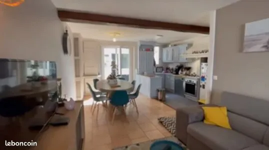 🏠 Coup de coeur : Charmante maison de ville de 100 m² avec cour et dépendance - Plein centre de Jarn