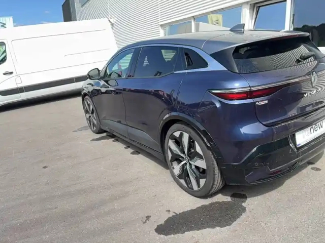 Renault Megane e-tech ev60 220 ch optimum charge — photo 3