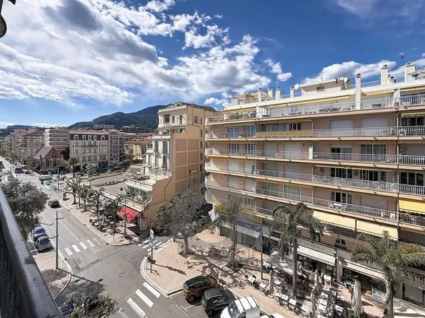 Menton centre-ville - Grand studio avec terrasse - Cave