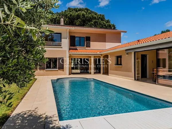Maison 6 pièces 260 m²