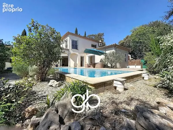 Villa 5 pièces de 190 m2 avec piscine - Le Crès ( 34920 )
