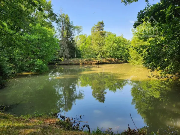 Mare avec ancienne maisonnette à réhabiliter